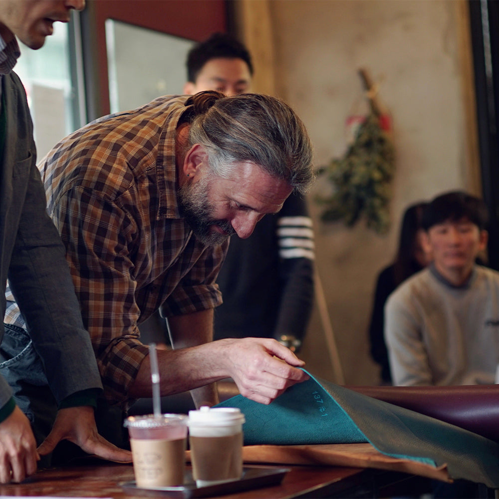 D7 Italian Buttero Leather Strap for Apple Watch SE / Series 1-9 38/40/41mm (Black)